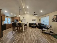 Packer Themed, Renovated 3 Bedroom, 2 1/2 Bath Home- Lambeau Field 16 Min Walk. - Boutique
