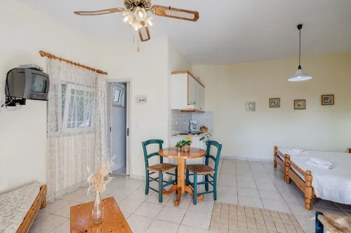 Makrigialos: High standard property, studio flat by the sea - Homestays