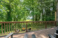Mountain Lux Home - 5 Mins to Downtown Brevard & 8 Mins Pisgah National Forest! - 4-Star