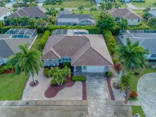Walk to beach, restaurants and JW Marriott with private pool. Great amenities. - 4-Star