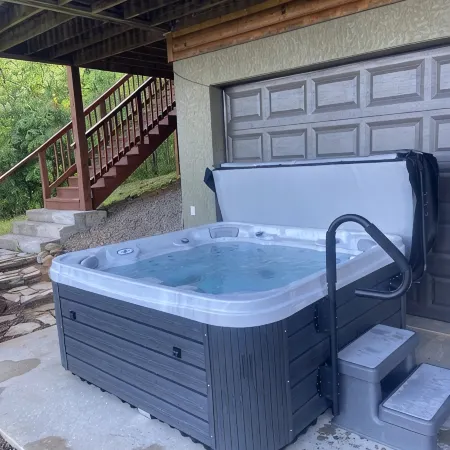 Enjoy the mountain view @ Panoramic Point a modern cabin w/Hot Tub+Wifi+Gameroom