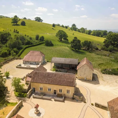 Luxury 2-Bed Cotswolds Barn with Private Hot Tub | Sleeps 4