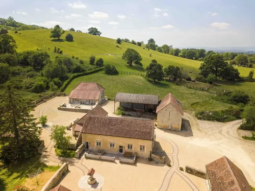 Luxury 2-Bed Cotswolds Barn with Private Hot Tub | Sleeps 4
