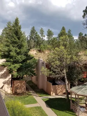 Resort Condo/Relax/ enjoy the outdoors/mountains. Easy access in Winter/ Ruidoso - 3-Star