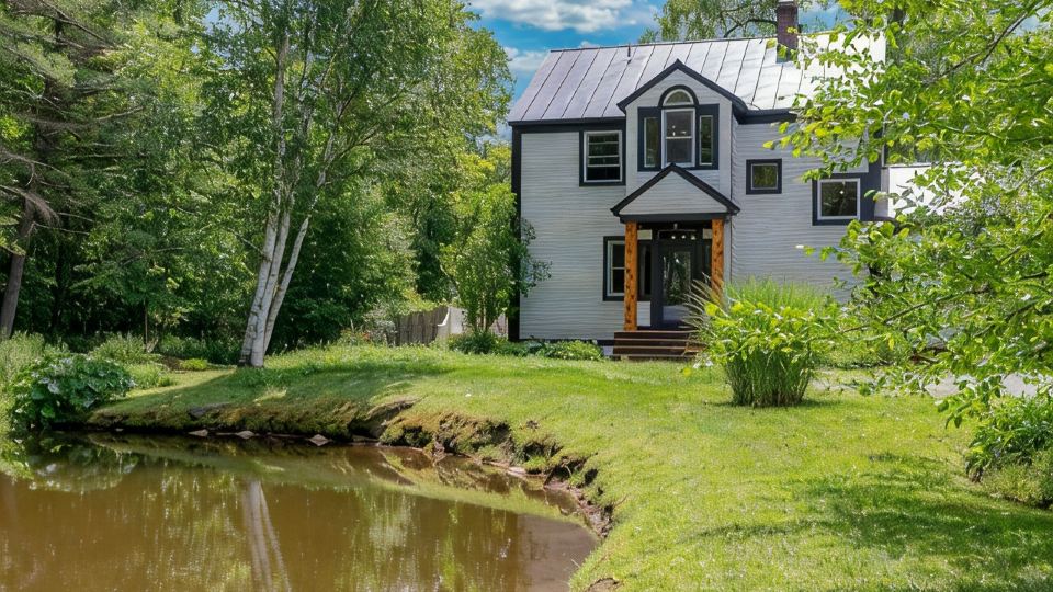 NEW Vermont Luxury in Woodstock Village: Private Home, Pond & Mountain Views