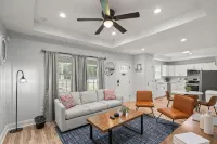 Stylish Downtown Gastonia Stay – 2BR/2BA w/ King + Queen - Homestays
