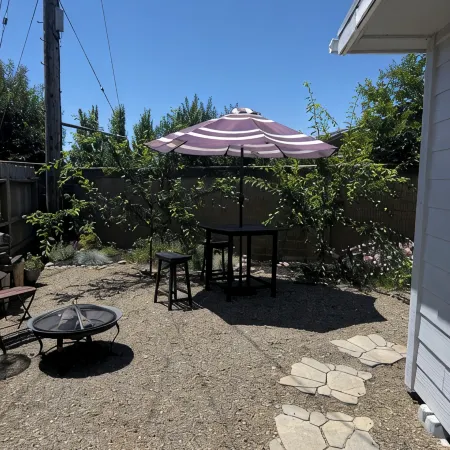 Unwind@839 says it all! Charming cottage in Lodi, a wine country destination.