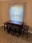 Cozy Downtown Retreat Near LakePoint Sports Center - Homestays