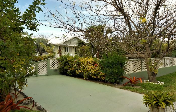 Nice Wooden House, a few steps from the beach - sleeps 6 - Strategic location