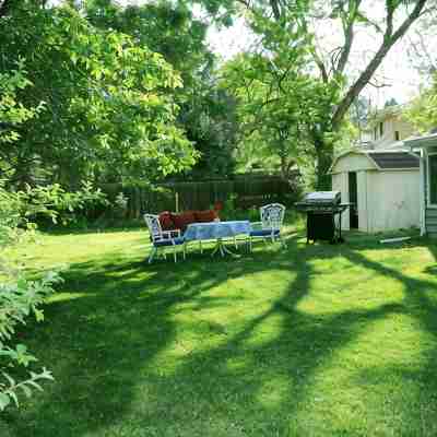 CHEERFUL 3 BEDROOM HOME WITH HUGE BACKYARD Hotel Exterior
