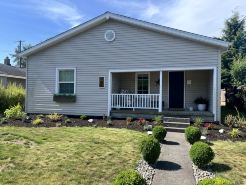 Cheerful 1 Bedroom House in the Middle of Town