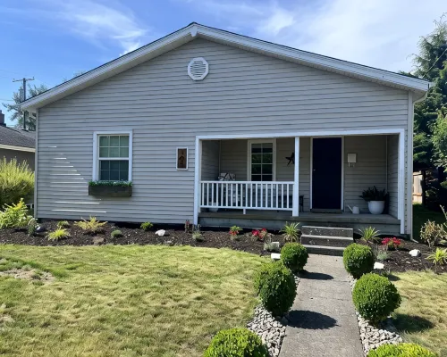 Cheerful 1 Bedroom House in the Middle of Town Hotels in Lynden