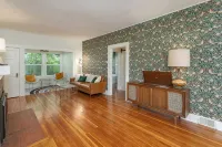 5 min walk to downtown! Newly renovated with original hardwoods and clawfoot tub