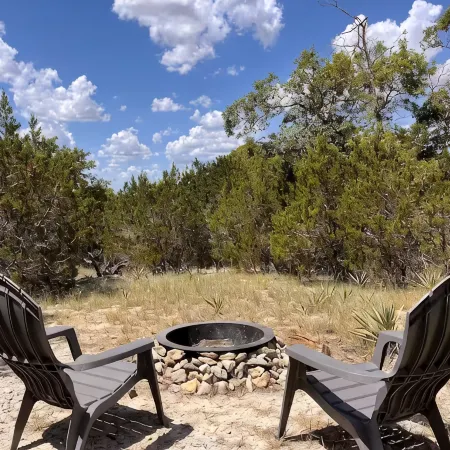 Cute clean cabin with views, hot tub, deck, grill - near Waco, TX