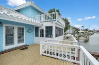 3 Bedroom Waterfront home with Pool and boat dock - 4-Star