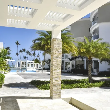 Charming & Relaxing Pool View Apartment at Playa Coral / Beach Access & Balcony