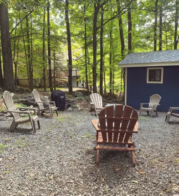 Cozy 4BR Escape in Amenity Filled Hideout