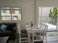 New ocean front duplex, walk to dining, shops & entertainment. - 2 estrellas
