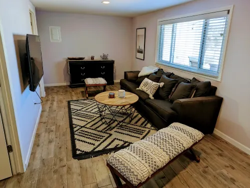 Quiet and Cozy Casita-One Mile from Nob Hill. - บังกะโล