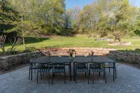 Beautiful 1900 Demeure with swimming pool and enclosed garden, in a charming village - บูติค