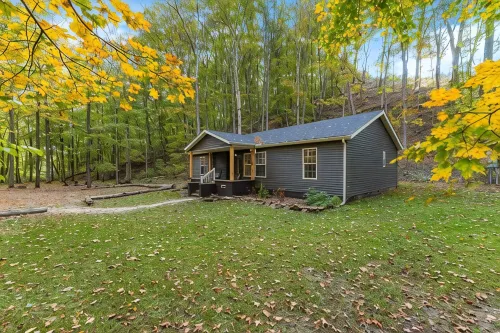 Oak Creek--Hot Tub-Fire Pit-Creekside Exploration Area, Secluded - Homestays
