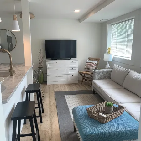 Beautiful Modern Grand Haven Getaway across from the Beach!