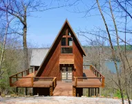 🌟 Lakeview Haven 🌟 A-Frame Treehouse Beaver Lake