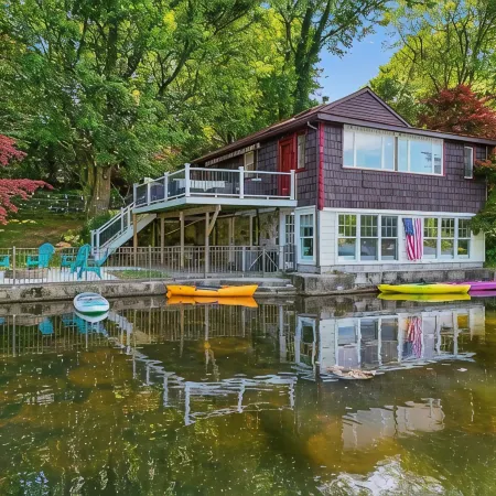 Waterfront Lake House. Near NYC and hiking trials. Complimentary kayaks provided