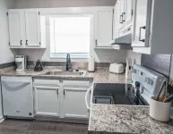 Quiet 2BD rental with mountain views close to JCMC