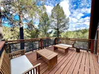 Modern Mountain Cabin with AC, Beautiful Views. 3 Min to Midtown.