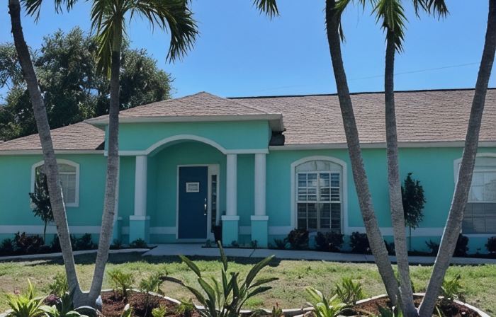 The Palms - 3 miles to the beach - Heated Pool - Sleeps 6