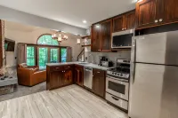Fully Renovated Condo - Sleeps 7!