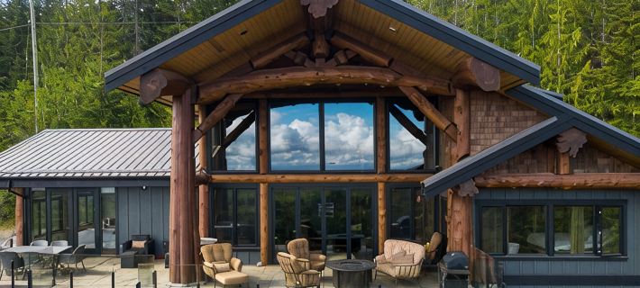 Luxurious Mountain View Paradise with Hot Tub Hotels in Comox Valley