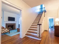 Stately historic 3bdr shore house near Cape Charles, boat parking, pet friendly Hotels in Cheriton