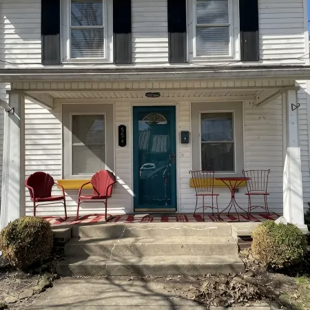 “our little retro scene” No cleaning fee and no Taxes all include.