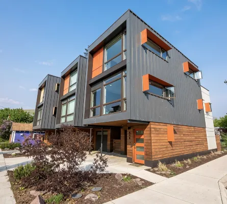 Hot Tub and Rooftop Patio- Walk to Downtown!