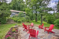 Historic Cabin in Little Switzerland w/Fire Pit-Walk to village and shops!