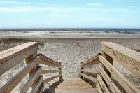 Steps to the Beach. Canal Front with New Dock. Clean, Cozy Getaway. - ビーチサイド