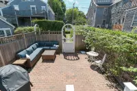 Beautiful 4 BR, 2 BA home a block fr Harbor, World Class dining - Bungalows