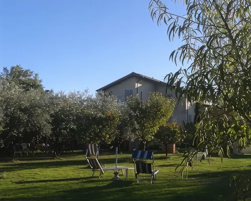 Alpi Apuane:colored flat in ancient farmhouse 4km from the sea and near the Alps Hotels in Серавецца