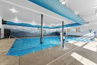 Location! Stunning 7b/8b, Sleeps 30! by Sdc w/Lake View, Hot Tub, &Theater!
