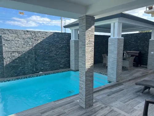 Charming 3-bedroom house with AC, WiFi in delightful Bocachica - 4-Star