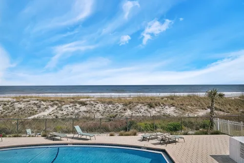 Wait n' Sea- Beach Front View and Close to Mayo Clinic - 4-Star