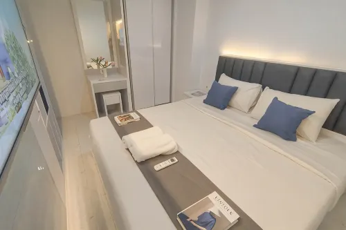 2BR near ITS University at Bale Hinggil Apartment By Travelio - 2 étoiles