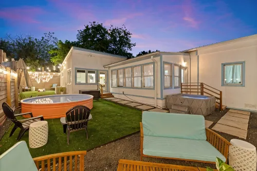 Boho-Ranch Retreat in Hip East Austin w Hot Tub and Cowgirl pool. - Private Pools