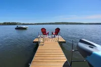 Charming 2BR Lakefront Cottage on Serene Cobbossee w/ Kayaks, A/C - WiFi
