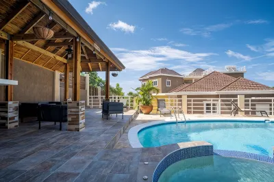 The Sun Seeker Villa Ja Luxury10 bedrooms. Fully staffed. Great for large groups Hotels in 