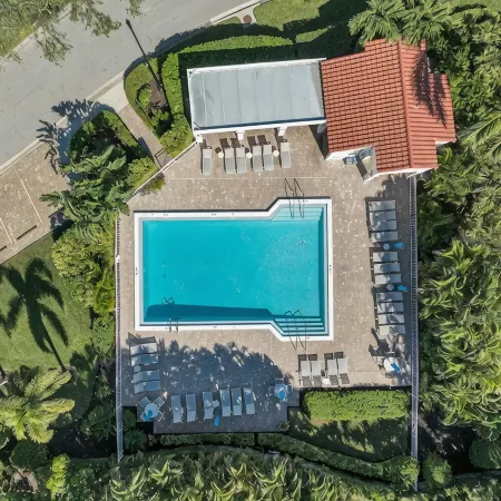 Beautiful, Remodeled Villa Within Walking Distance to Vanderbilt Beach!!
