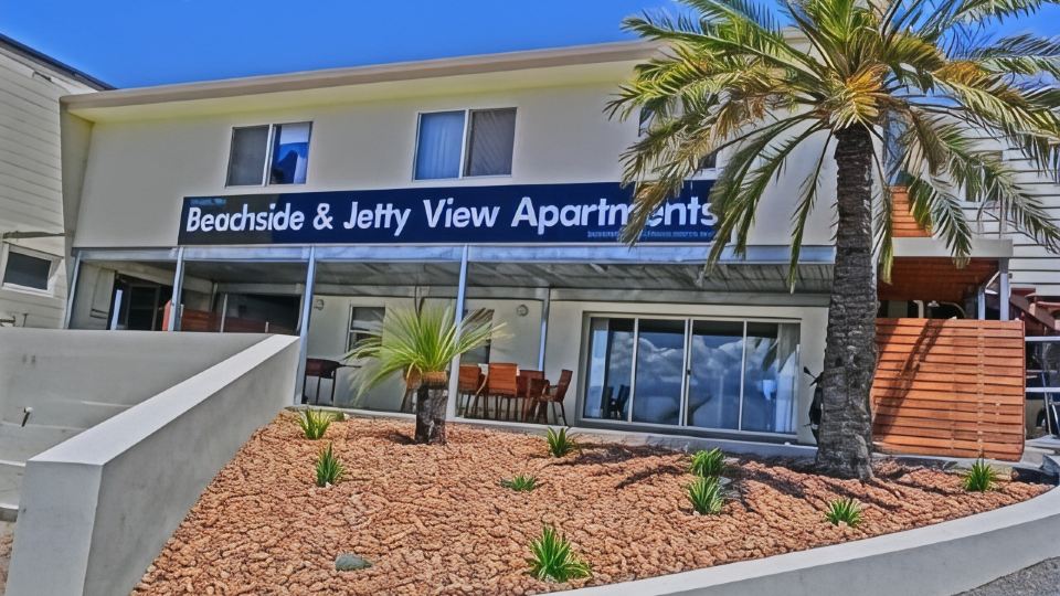 Beachside & Jetty View Apartment 7 (Sea Eagles Nest Apt)