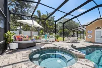 Dunedin Lux 5Br Villa w/Heated Saltwater Pool & Spa, Patio, Putting Green & BBQ - maisons de vacances